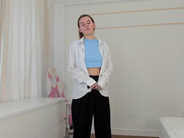 girl
        odelinaferrett cam image #3232485