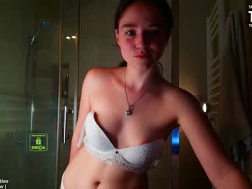 girl
        demurelixir cam image #4277906