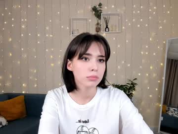 girl
        stacy_sharp cam image #5646552