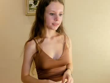 girl
        maryrogersa cam image #2247771