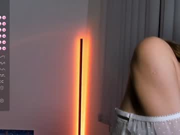 girl
        andreatasty_official cam image #6483772