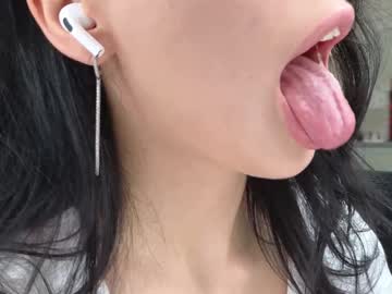 girl
        yononeey cam image #4756445
