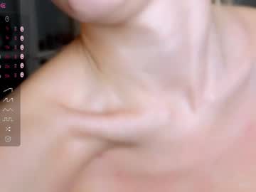girl
        cute_fox_girl cam image #5295605