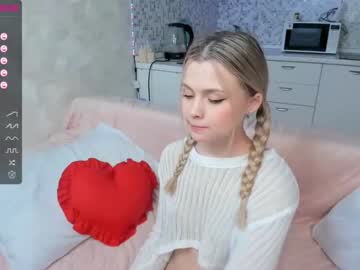 girl
        elly_ary cam image #1419248