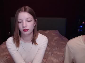 couple
        lovirss cam image #3191561