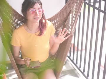 girl
        lizmreow cam image #6548609