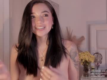 girl
        scarlett__baker11 cam image #5967510