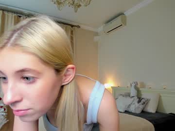 girl Nude Cam Girls Playing Games with vivian_blue
