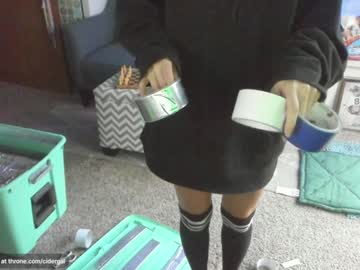 girl
        cidergal69 cam image #5500083