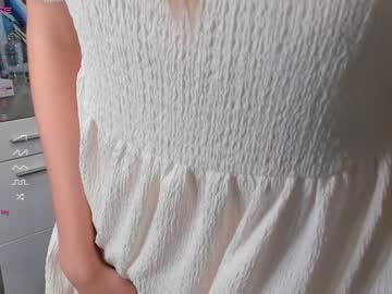 girl
        lolliis cam image #2214279
