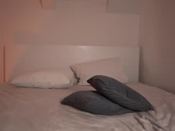 girl
        aria_diaz cam image #3816448