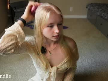 girl
        bestblondiiecb cam image #6612936