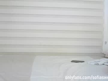 girl
        sweetsthep22 cam image #1717881
