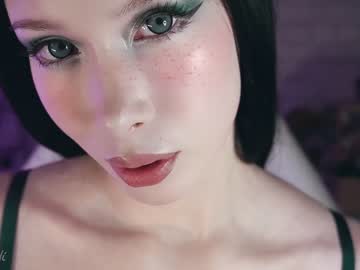 girl
        uindi cam image #3328482