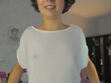 girl
        station_lovers cam image #2451074