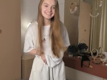 girl
        loradutt cam image #6093382