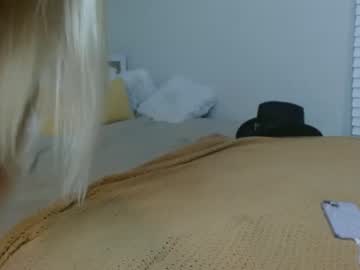 girl
        lovecayaxo cam image #2641278
