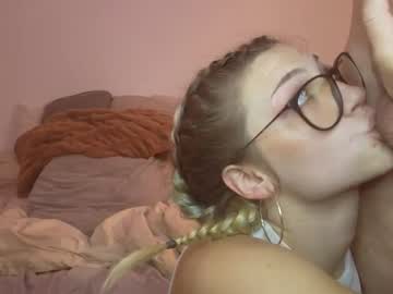 couple
        piperisrubys cam image #2219986