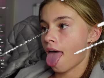 girl
        abby_laker cam image #5357323