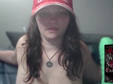 girl
        rowanswolves cam image #4769448