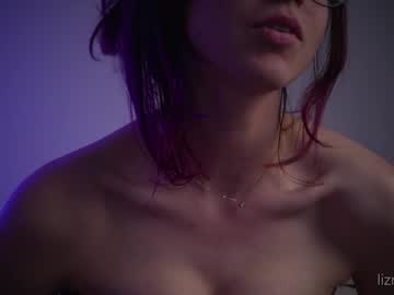 girl
        lizmreow cam image #5911287