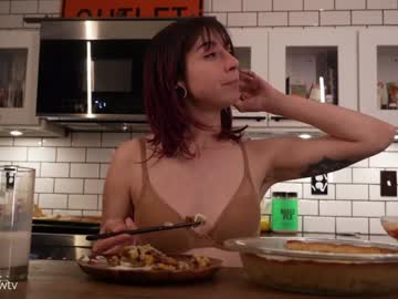 girl
        lizmreow cam image #5579335