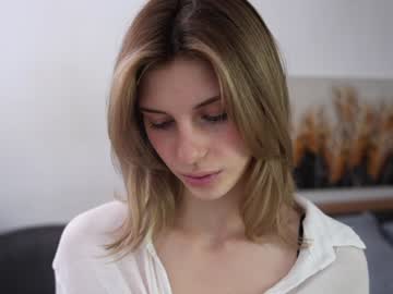 girl
        refined_style cam image #4951067