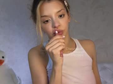 girl
        lesi_moonie cam image #4552487