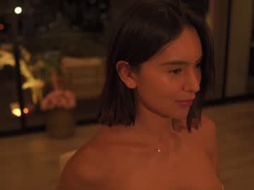 girl
        honeyco57 cam image #1937666
