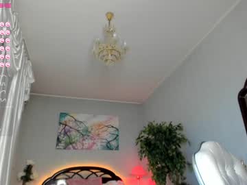 girl
        flower_nicole cam image #2708638