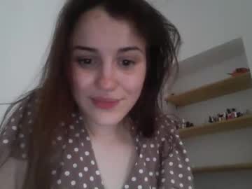 girl
        fairestsnowwhite cam image #1782656