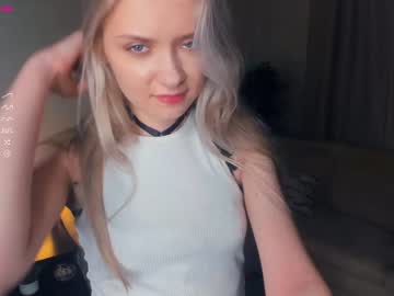 girl
        odeliadearborn cam image #3179452