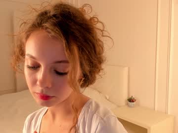 girl
        landrycarney cam image #3063913