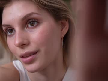 girl
        refined_style cam image #6086542
