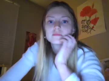 girl
        ellenglow69 cam image #3978333