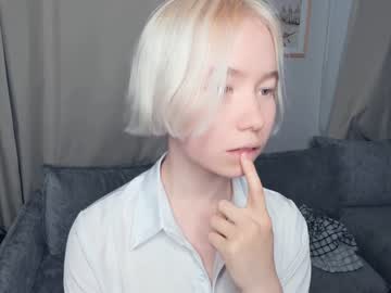girl
        silvergloss cam image #2508888