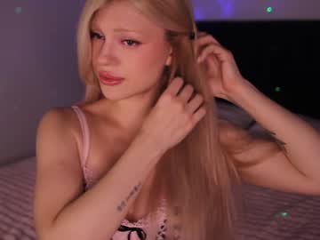 girl
        bunnylia__ cam image #2219802
