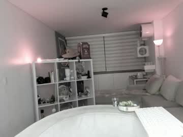 girl
        lonelly_lolly98 cam image #5932327