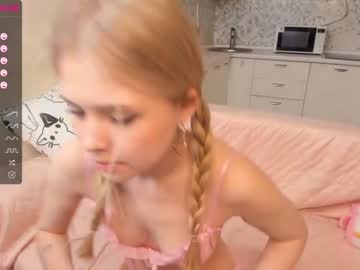 girl
        elly_ary cam image #1197773