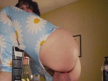 girl
        chery_lady22 cam image #5329667
