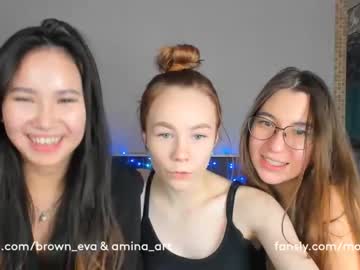 couple Nude Cam Girls Playing Games with eva_sweetnes