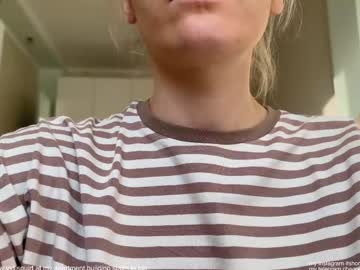 girl
        honey_sunshine cam image #5116429