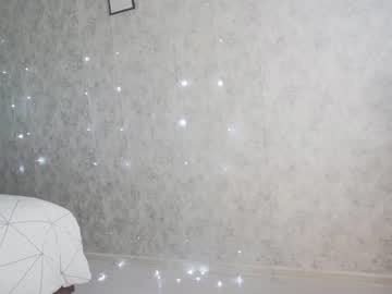 couple
        mia_cloudy cam image #649503