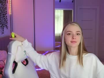 girl
        cyberslime cam image #2860741