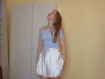 girl
        light__fury cam image #3078124