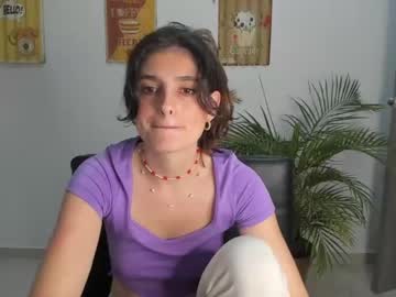 girl
        hollyshit_ cam image #4100280