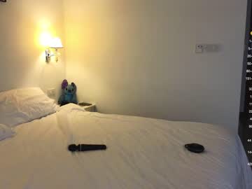 couple
        a_p_p_l_e cam image #3735155