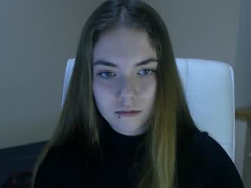girl
        zoey_deuttch cam image #841381