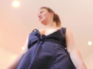 girl
        taralanes cam image #1791301