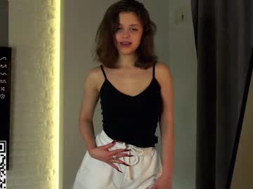 girl
        a_whole_eternity cam image #3989012